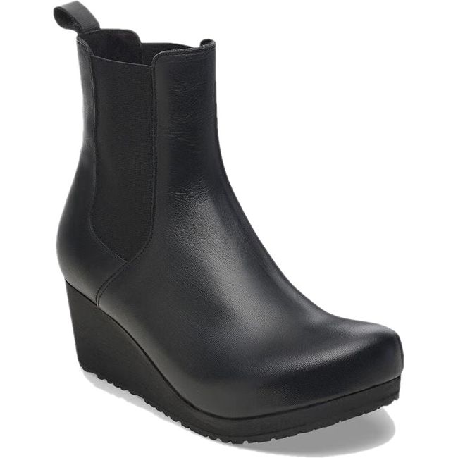 Front angled view of Women&