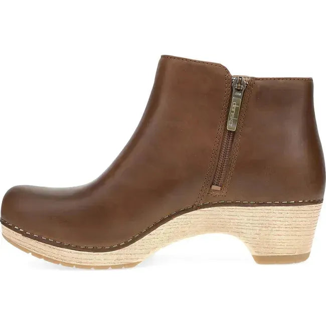 Dansko Women's Lizanne Bootie Tan Oiled Pull Up 2217021400