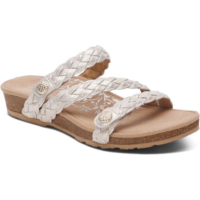 Front angled view of Women&
