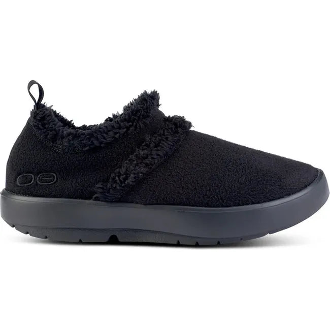 Lateral side of Women's OOFOS OOcoozie Low Shoe in all black