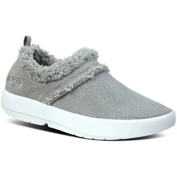 Front angled view of Women&