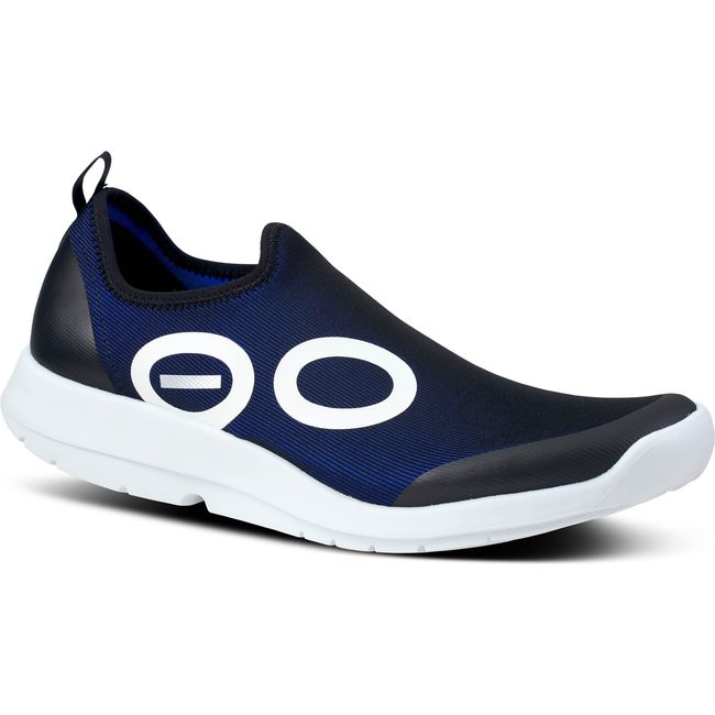 Front angled view of Men&