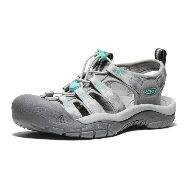 Front angled view of Women's Keen Newport H2 closed toe sandal in Alloy Chevron gray