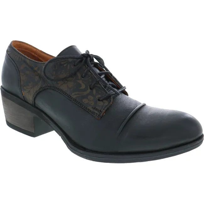 Front angled view of the Biza Valor Women&