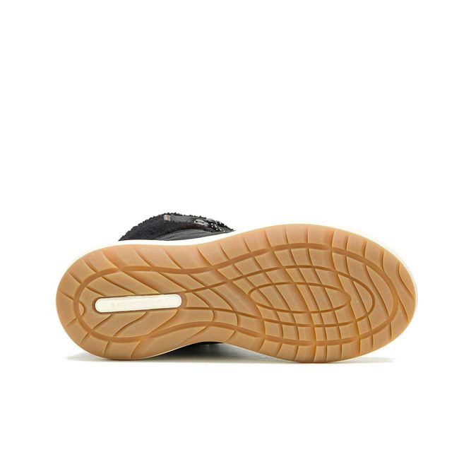 White and tan sole of black Women&