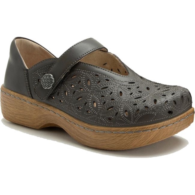 Front angled view of Women&