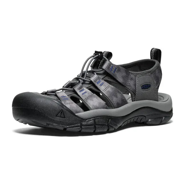 Front angled view of Men&