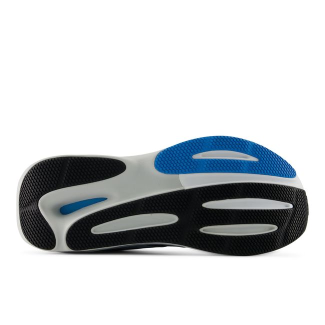 Outsole of the New Balance 860 showing the rubber traction pattern