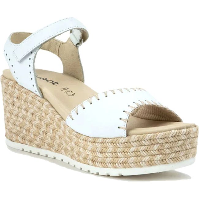 Front angled view of Women&