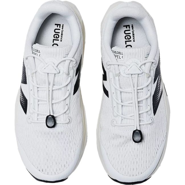 Bungee lace upper of New Balance Little Kids&
