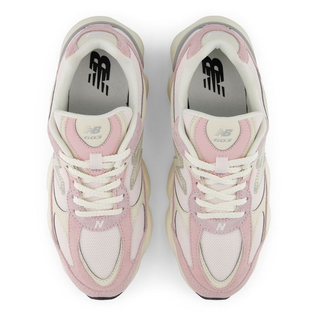 Top-down view of New Balance Women&