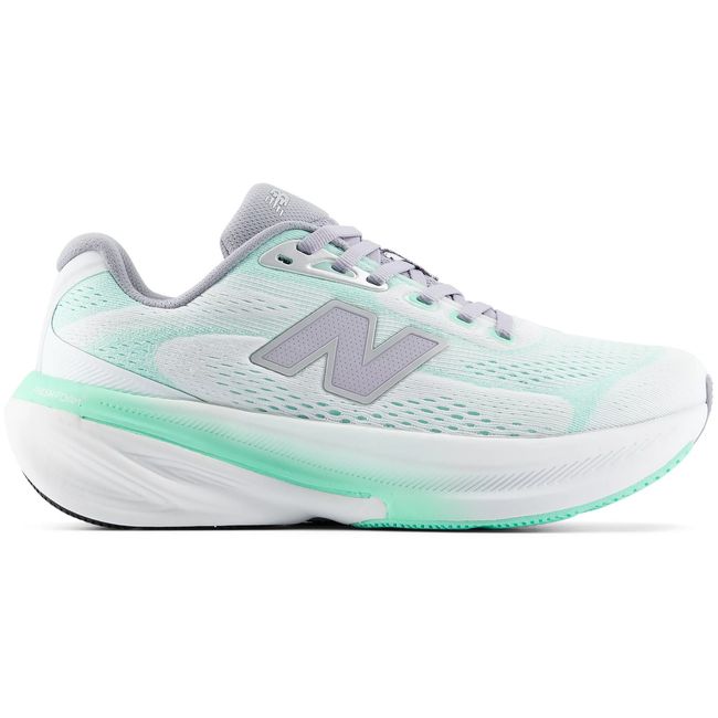 New Balance Fresh Foam X 860v15 in pale mint with a grey N, lateral view