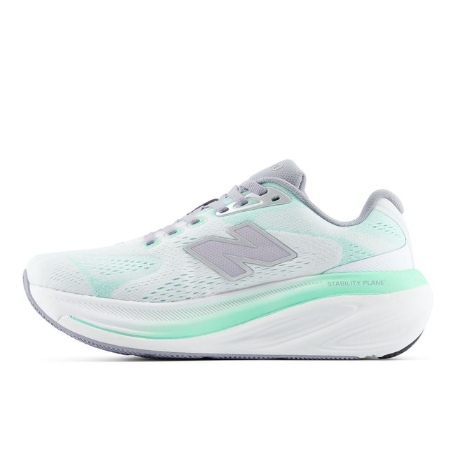 Medial profile of the New Balance 860v15 in pale mint with a white midsole