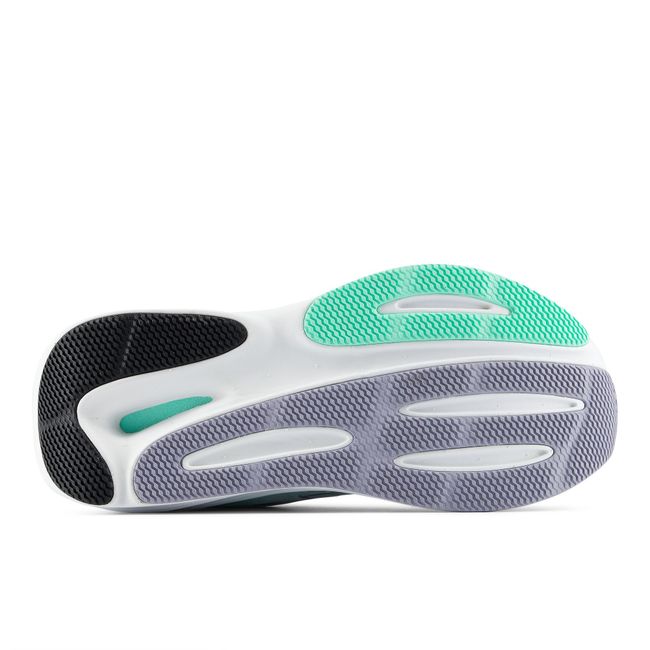 Outsole of the New Balance 860v15 showing the rubber traction pattern
